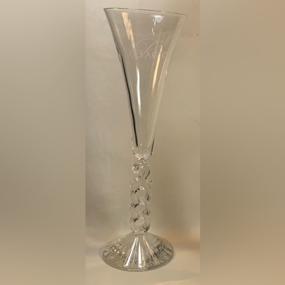 Bellagio Hotel Resort Casino 2000 Glass Crystal Champagne Flutes 8 Ounces Each
